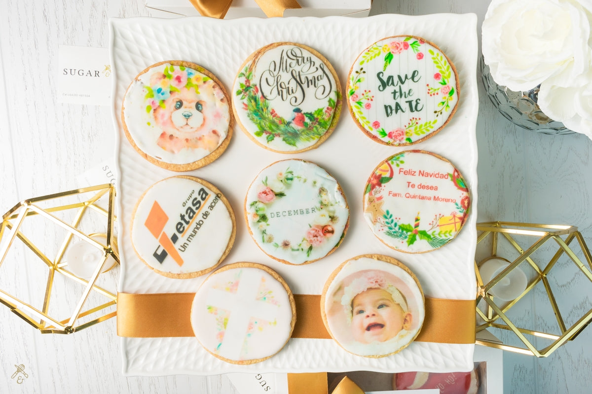 食品プリンター（＝コーヒープリンター）で印刷したデザインクッキー。クリスマス、記念日、ロゴ、写真など、多彩な表現が可能。